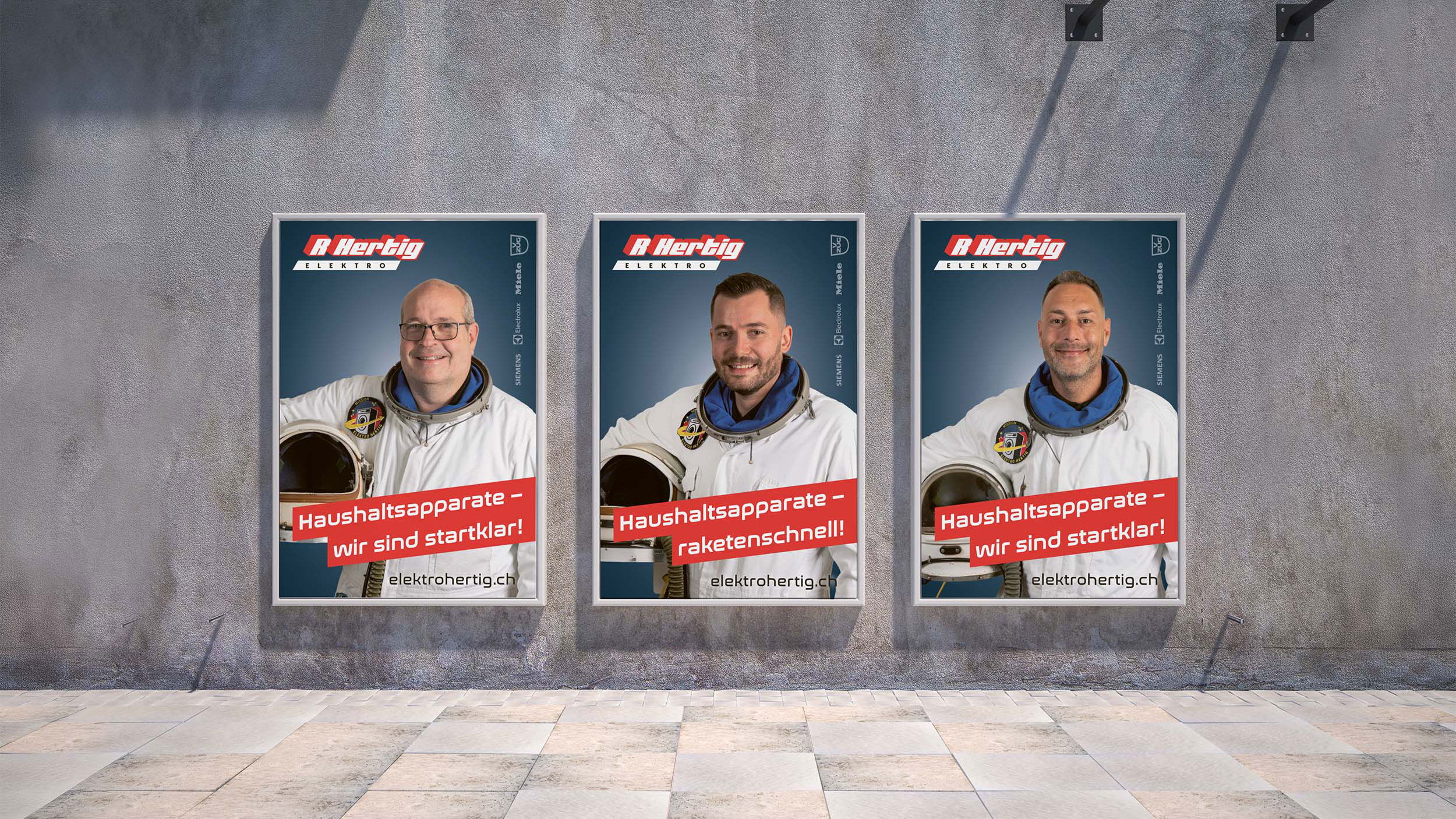 Plakat Kampagne «Mission Start» von Elektro Hertig: Montage-Mitarbeiter im Astronautenanzug, Motiv 3